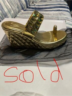 Chic Gold Wedge Sandals